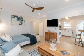 Point Danger Lodge unit 10 - Centrally located one bedroom Studio